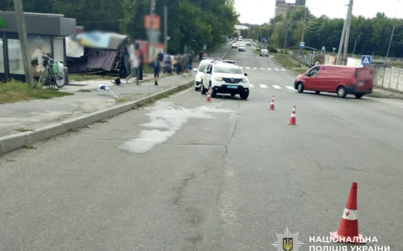 Поліція розпочала розслідування ДТП, у якій водій Opel в’їхав у магазин у Малині