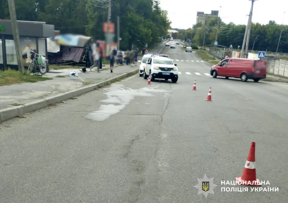 Поліція розпочала розслідування ДТП, у якій водій Opel в’їхав у магазин у Малині