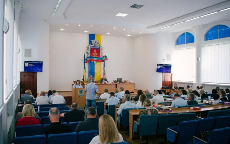 РЕБ для військових, допомога переселенцям та реформа ліцеїв: підсумки сесії міськради у Коростені