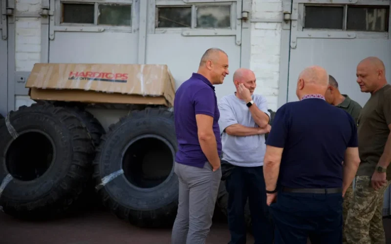 Військовим із Коростенщини передали шини для автомобіля КрАЗ