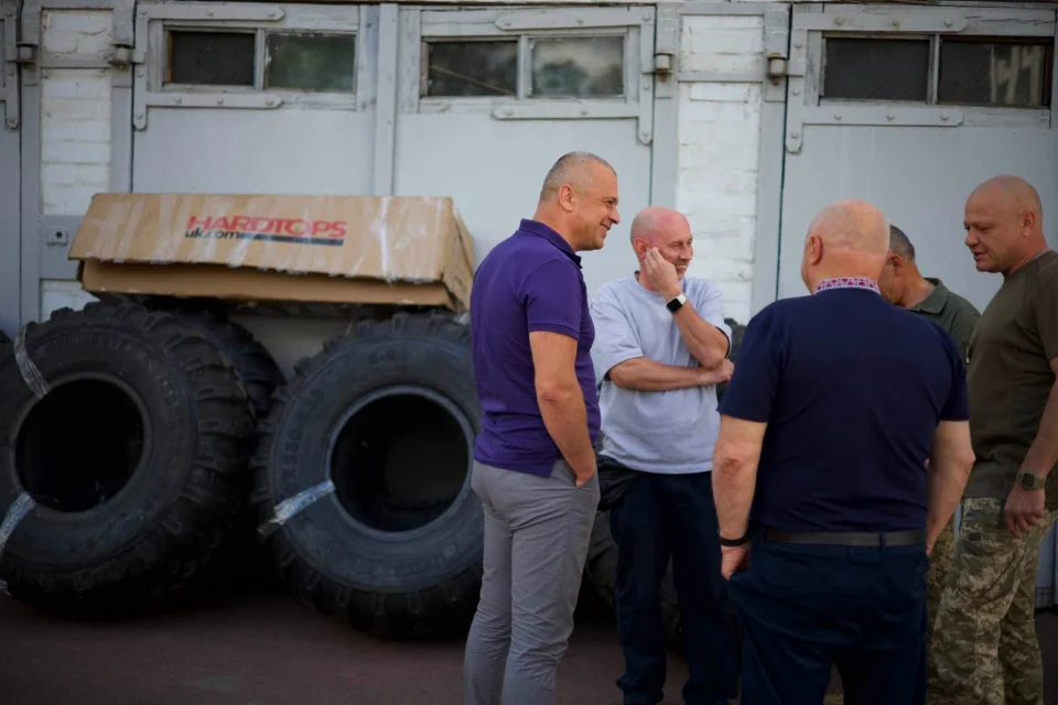 Військовим із Коростенщини передали шини для автомобіля КрАЗ