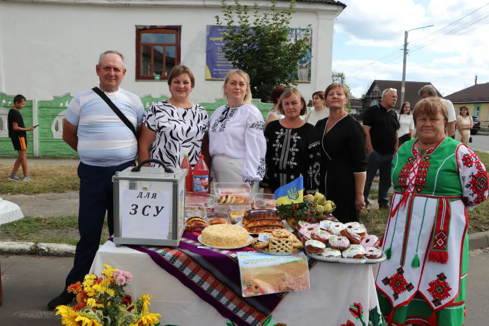 На благодійному ярмарку в Олевську зібрали понад 260 тис. грн для військових