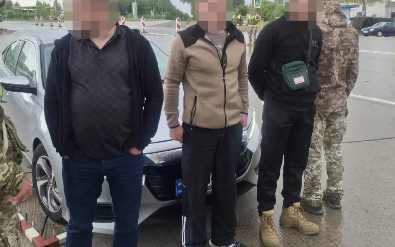 Розраховував проїхати блокпости до кордону завдяки посвідченню: на Житомирщині судитимуть експоліцейського
