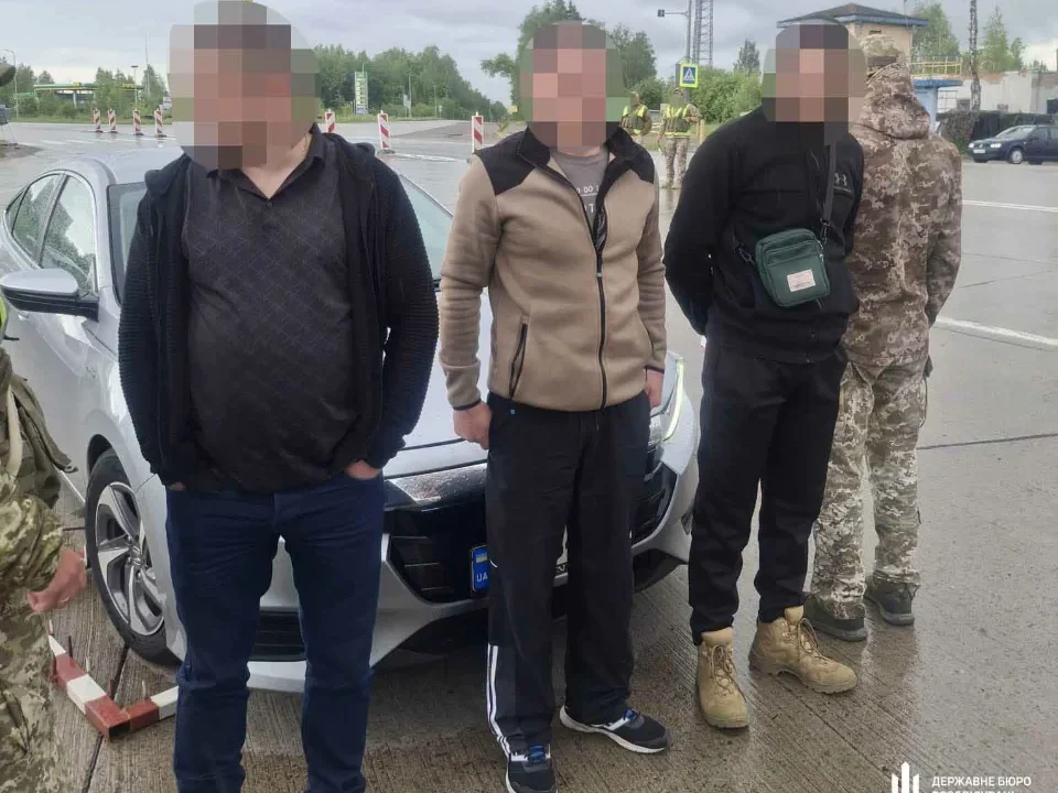 Розраховував проїхати блокпости до кордону завдяки посвідченню: на Житомирщині судитимуть експоліцейського