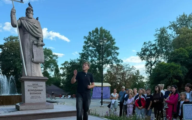Під час екскурсії Древлянським парком коростенці зібрали майже 27 тис. грн для військових