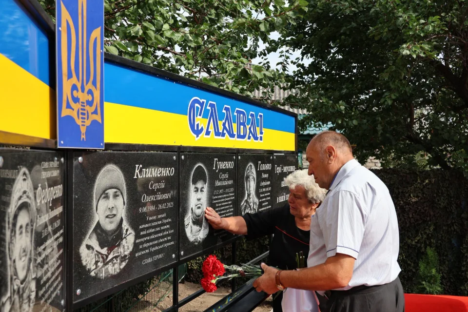 В Овручі відкрили меморіальну дошку на честь Захисника Сергія Гуненка