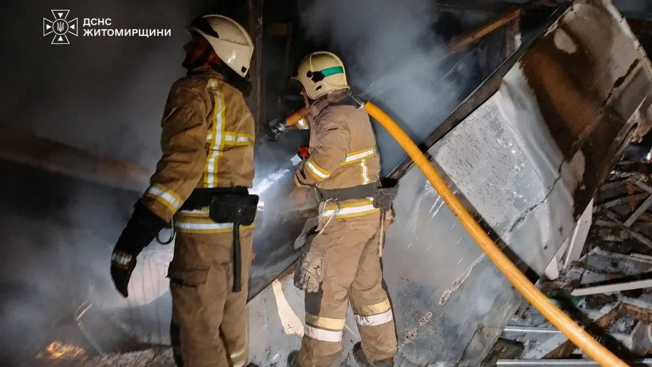 На Житомирщині рятувальники ліквідували пожежі після ворожої атаки