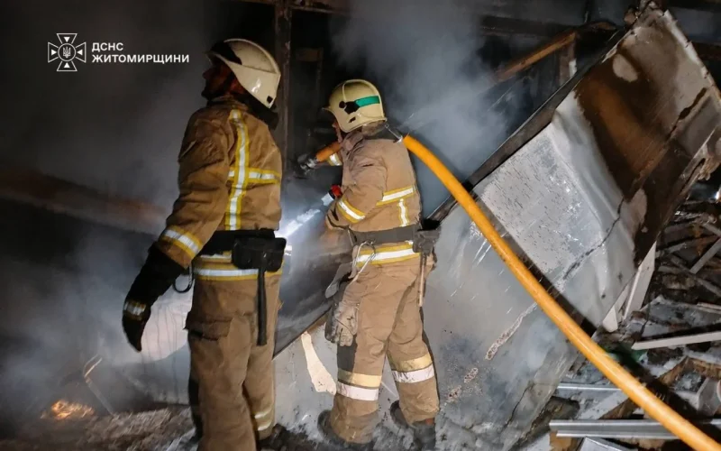 На Житомирщині рятувальники ліквідували пожежі після ворожої атаки