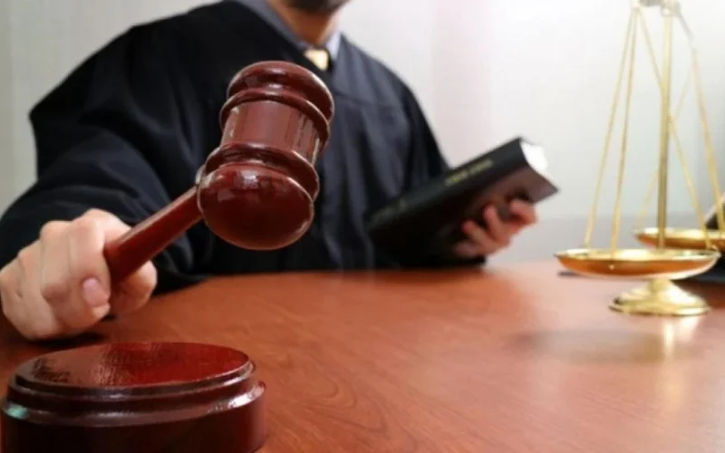 В Овручі судили чоловіка, який пограбував 78-річного пенсіонера: взяв із кишені 4 тис. грн