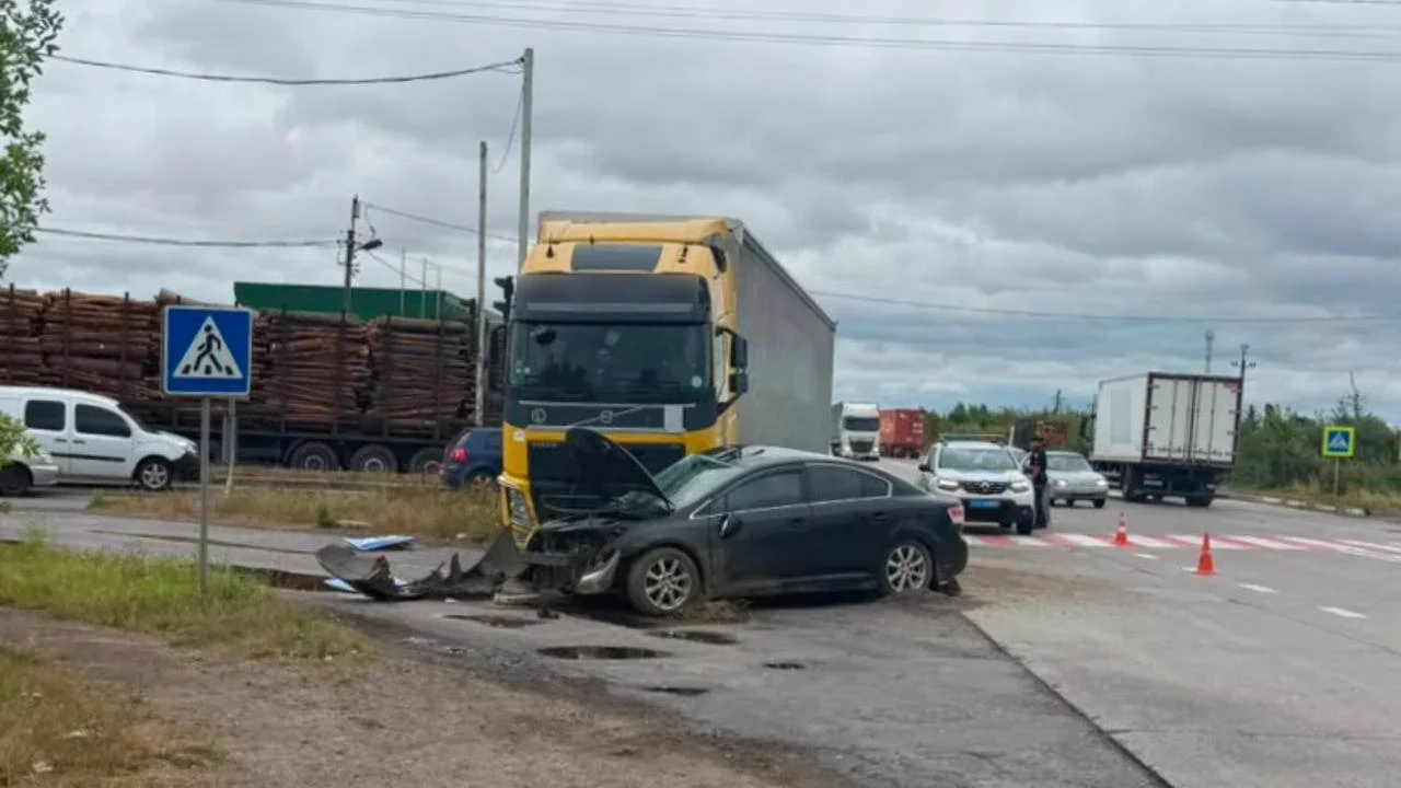 Поліція розповіла подробиці ДТП поблизу Коростеня: травмувалися жінка та немовля