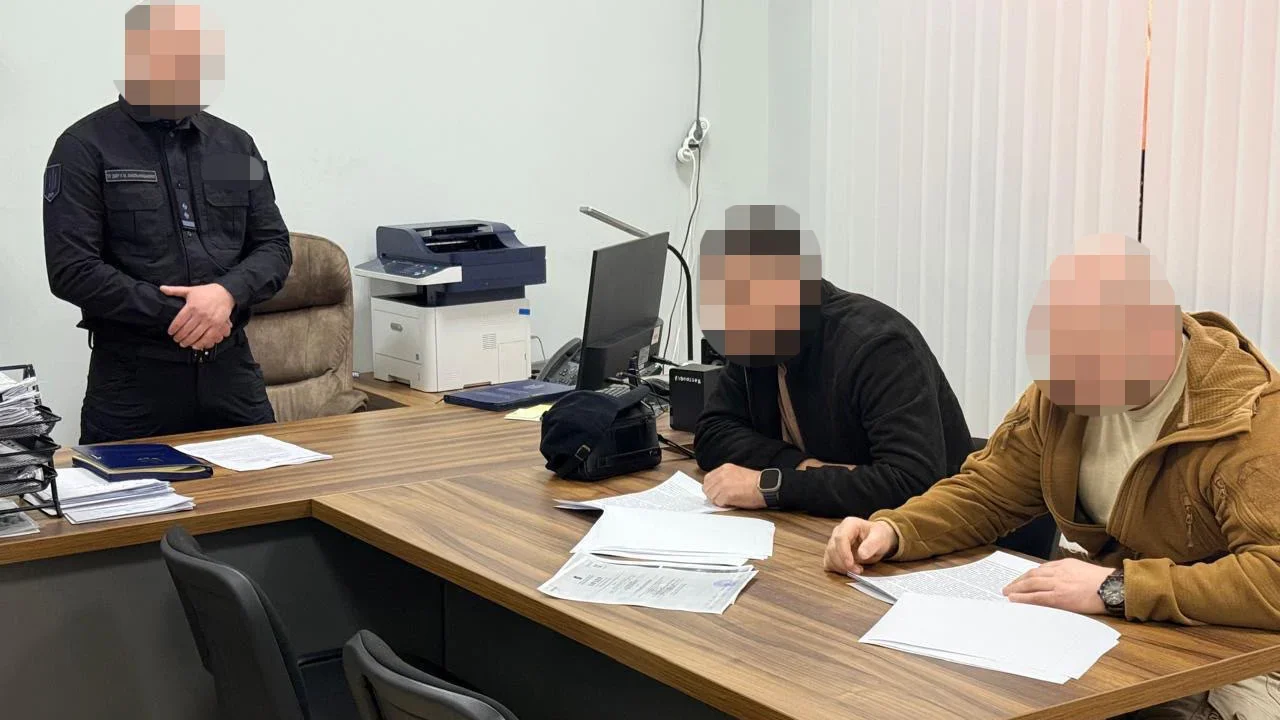 На Житомирщині військові майже три роки замість служби працювали на СТО: командир повернув державі 3,5 млн грн