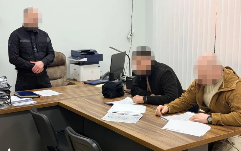 На Житомирщині військові майже три роки замість служби працювали на СТО: командир повернув державі 3,5 млн грн