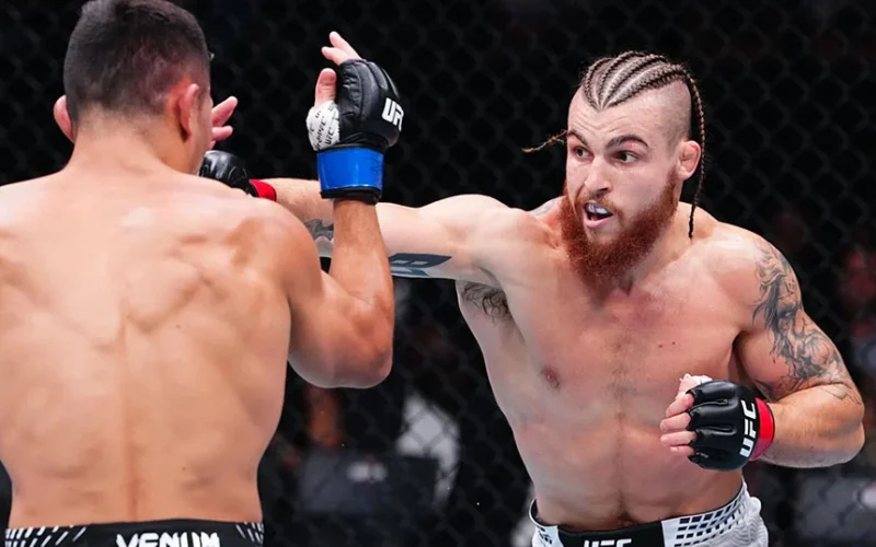 Коростенець Донченко впевнено переміг Соріано на турнірі UFC у Парижі