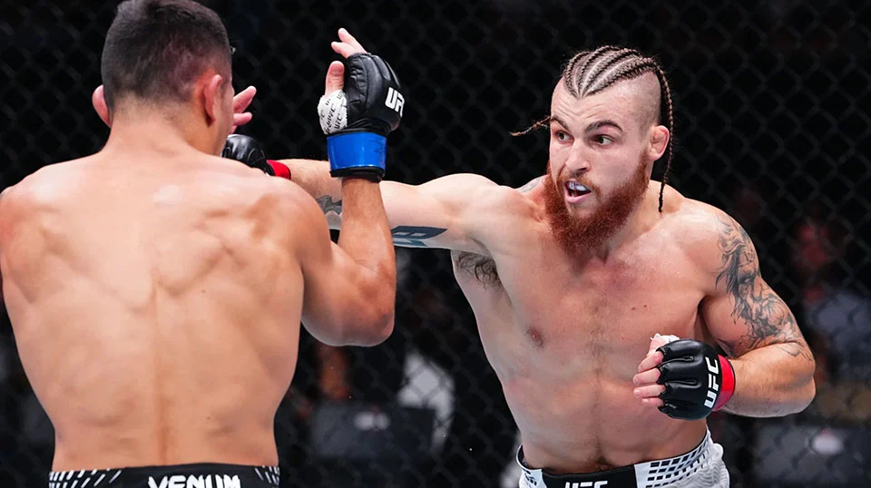 Коростенець Донченко впевнено переміг Соріано на турнірі UFC у Парижі
