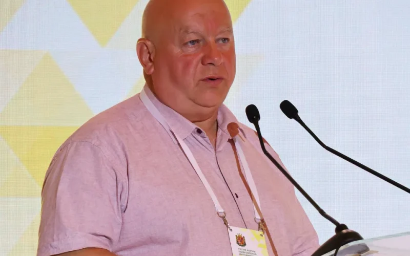 Мер Овруча відповів батькам місцевих школярів, хто має приймати рішення щодо дистаційного навчання