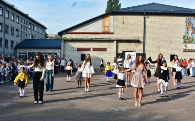 Мер Коростеня завітав на свято 1 Дзвоника до ліцейю №10: скільки дітей вперше сядуть за парти в навчальному закладі