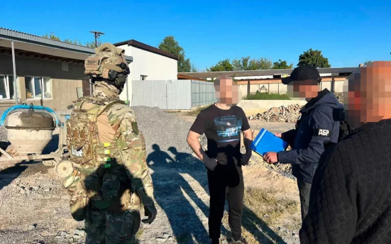 Служили лише на папері: військові з частини на Житомирщині працювали на меблевому виробництві