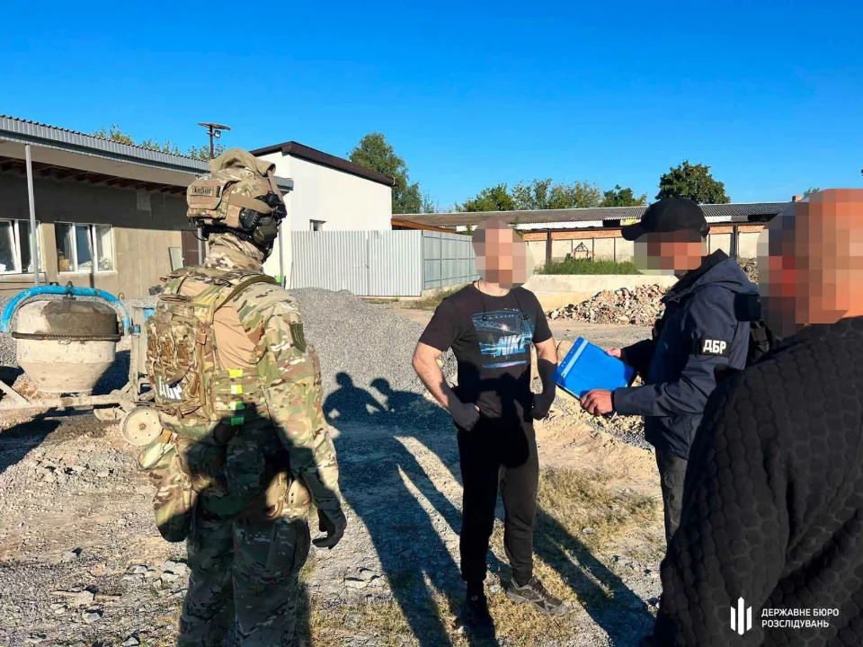 Служили лише на папері: військові з частини на Житомирщині працювали на меблевому виробництві