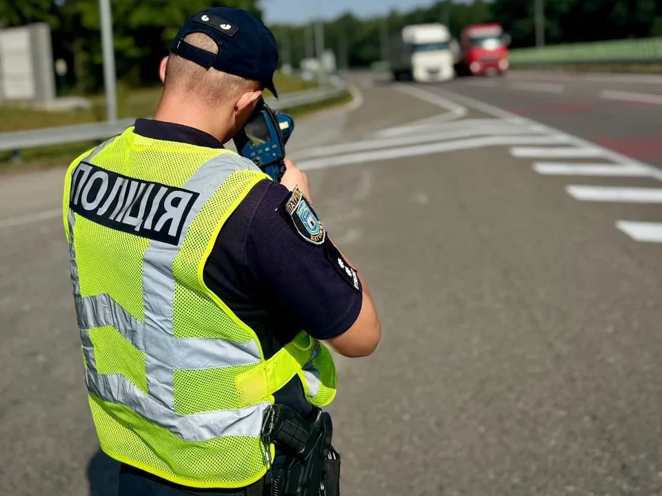 На дорогах Житомирщини за місяць патрульні оштрафували понад 1,5 тисячі водіїв