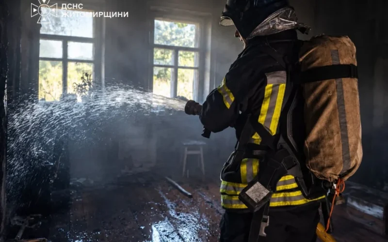Під час ліквідації пожежі в будинку в селі Гладковичі вогнеборці виявили на підлозі 35-річну жінку