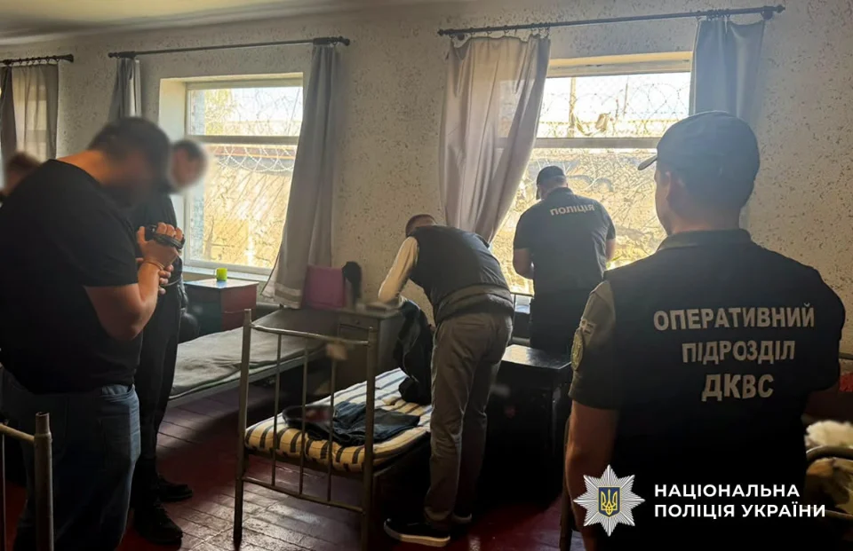 У лампах і фломастерах: на Житомирщині викрили схему постачання наркотиків до колонії