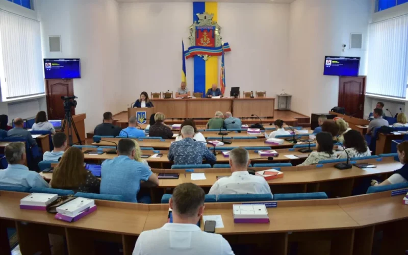 Кошти педагогам, військовим, постраждалим від обстрілів та Нацполіції: що депутати ухвалили на сесії в Коростені