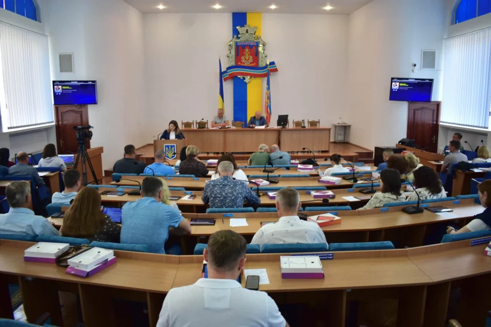 Кошти педагогам, військовим, постраждалим від обстрілів та Нацполіції: що депутати ухвалили на сесії в Коростені