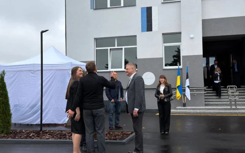 У Малині відкрили відновлену після російського авіаудару школу мистецтв