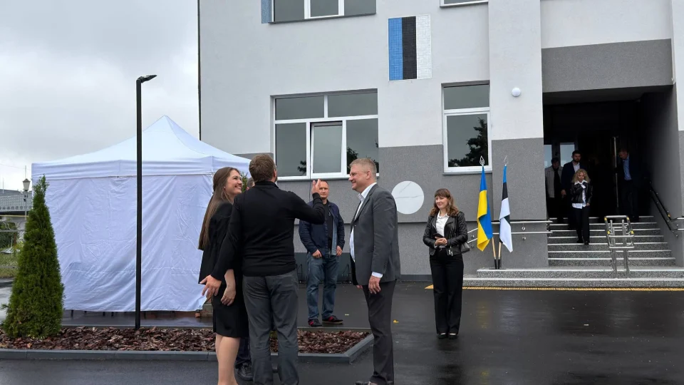 У Малині відкрили відновлену після російського авіаудару школу мистецтв