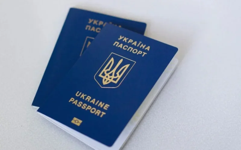 В Україні через технічний збій тимчасово призупинили оформлення паспортів