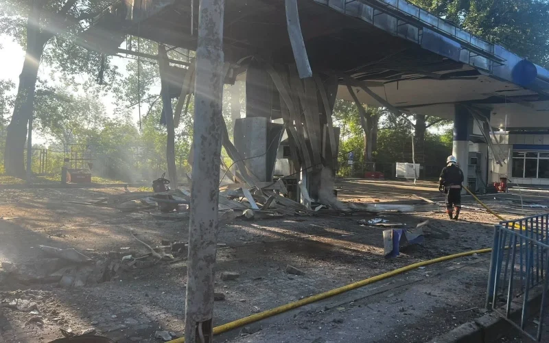 Начальник Житомирської ОВА закликав залишати територію АЗС під час тривоги