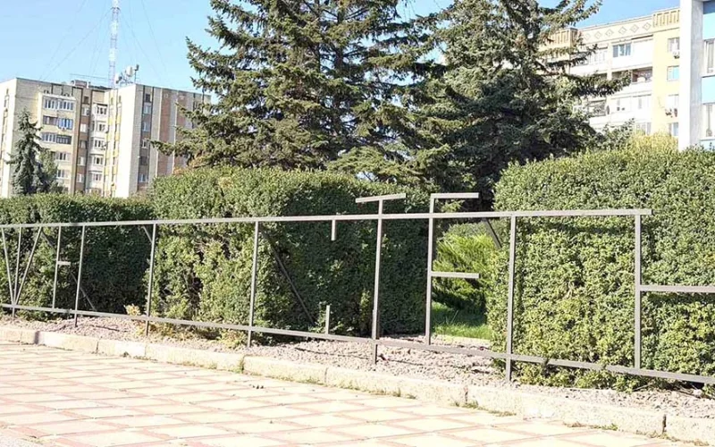Вкотре вщент потрощили: у Коростені демонтували літери з відомої фотозони