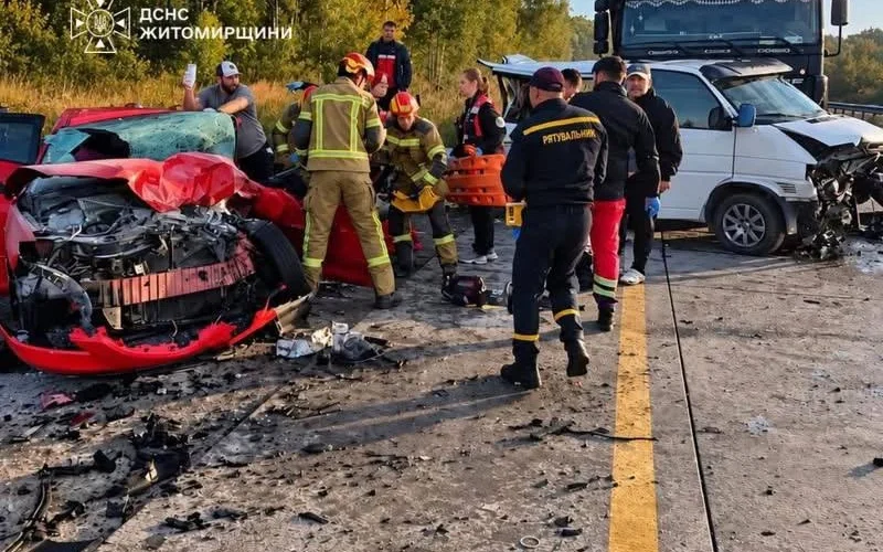 У ДТП за участю чотирьох автомобілів на Житомирщині постраждали шестеро людей, серед них троє дітей