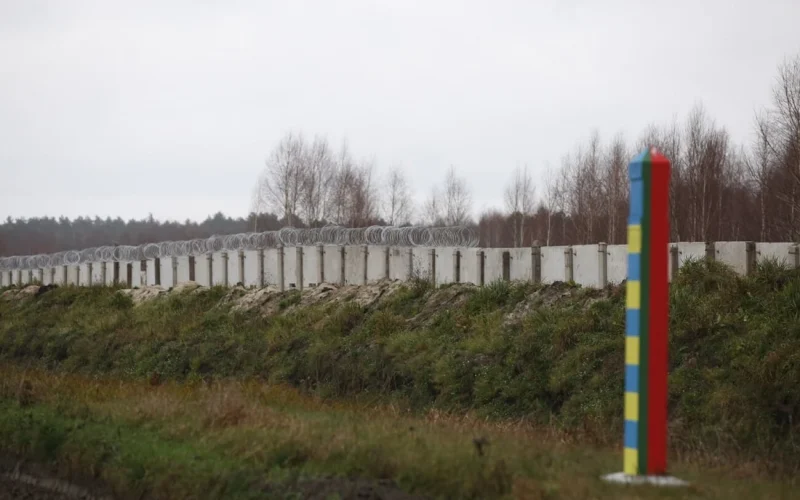 Віз двох чоловіків через Коростень до кордону з Білоруссю та об’їжджав блокпости: киянину оголосили підозру