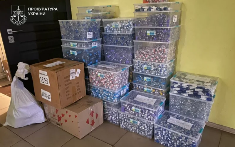 Понад 250 обшуків і 27 підозрюваних: спецоперація щодо фальшивого засобу для схуднення охопила і Житомирщину