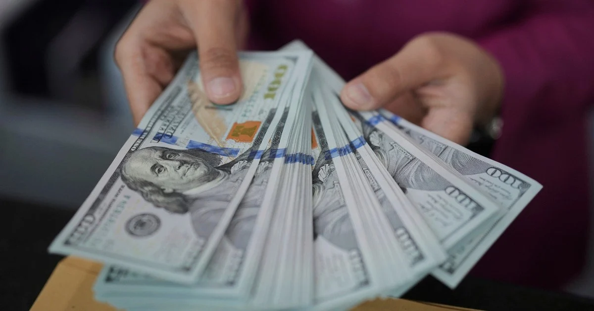 На Житомирщині чоловік продавав фальшиві долари за половину вартості: що вирішив суд