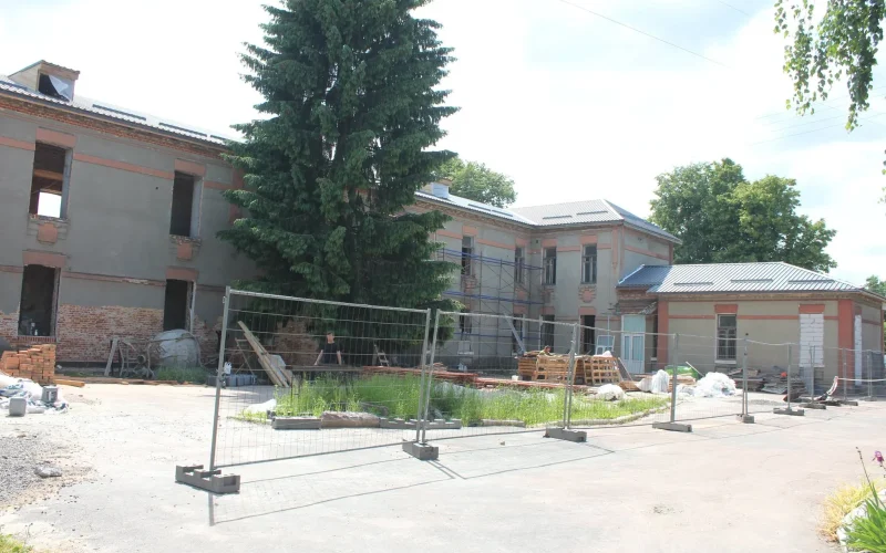 Овруцька лікарня підписала договір на майже 55 млн грн для продовження ремонту відділення реабілітації