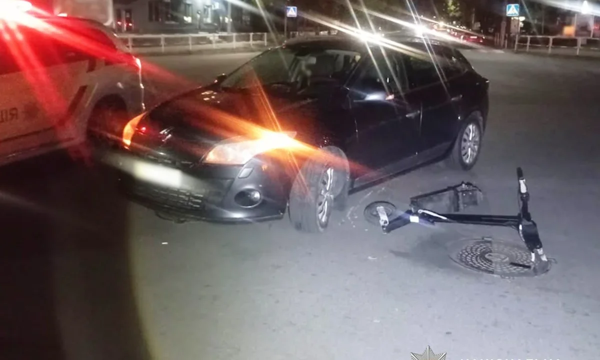 На Житомирщині зіткнулися Renault та електросамокат: 13-річного хлопця госпіталізували