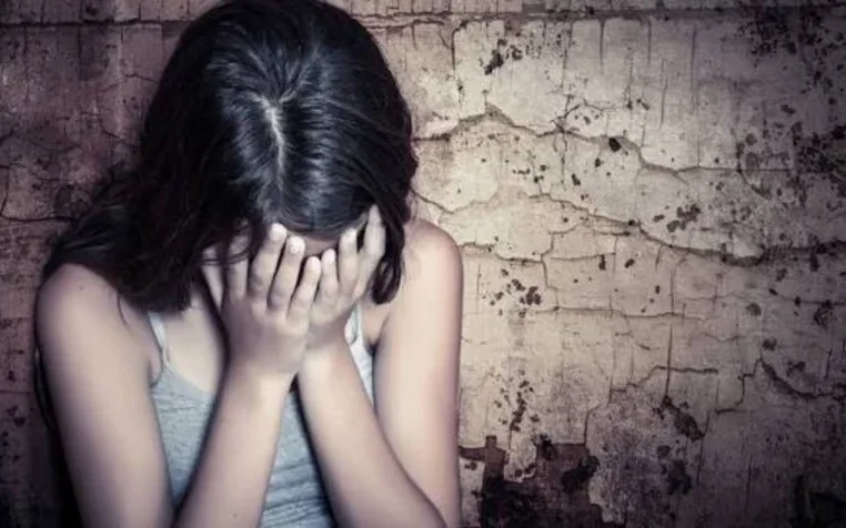 Запросив 15-річну дівчину в гості та зґвалтував – на Житомирщині 24-річному чоловіку повідомили про підозру