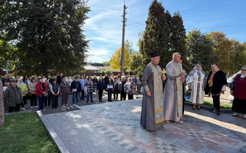 У Коростені військові та громада об’єдналися у молитві за захисників України