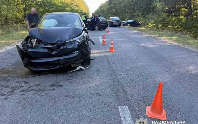 Неподалік Коростеня зіштовхнулися Opel, Volkswagen і Toyota: травмовані двоє дорослих та 15-річна дівчина