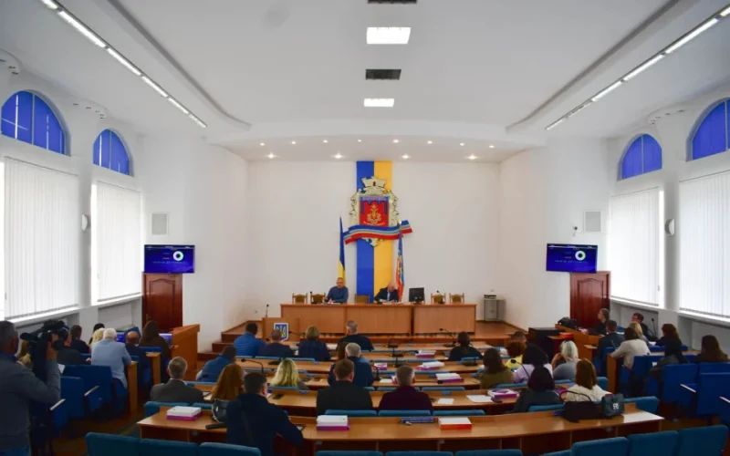 На сесії міськради в Коростені розглянули питання ремонту зупинок, опалювального сезону та втановлення дитмайданчика
