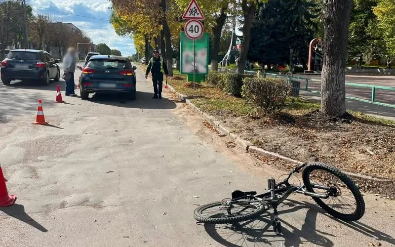 На перехресті в центрі Коростеня водійка Hyundai збила 11-річного велосипедиста