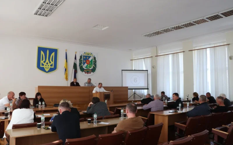 Чверть мільйона гривень допомоги та реорганізація гімназії: що вирішили депутати під час сесії Олевської міськради