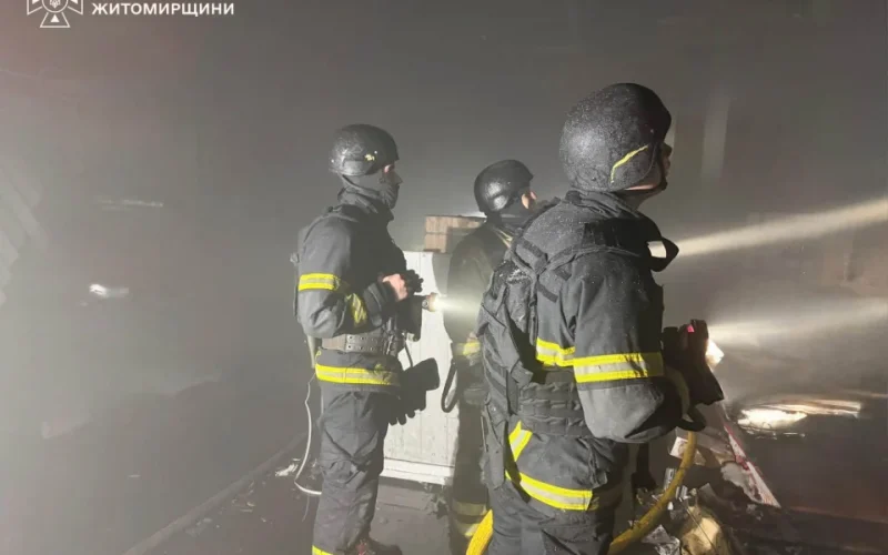 Пожежі після нічної атаки: ворог ударив по цивільній і залізничній інфраструктурі Житомирщини