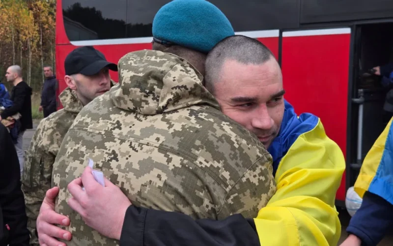 Шестеро військових з Житомирщини повернулися додому під час обміну «270 на 270»