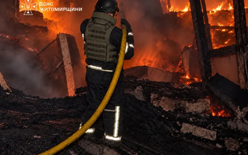 Уночі росіяни вдарили по приватному підприємству в Коростенській громаді