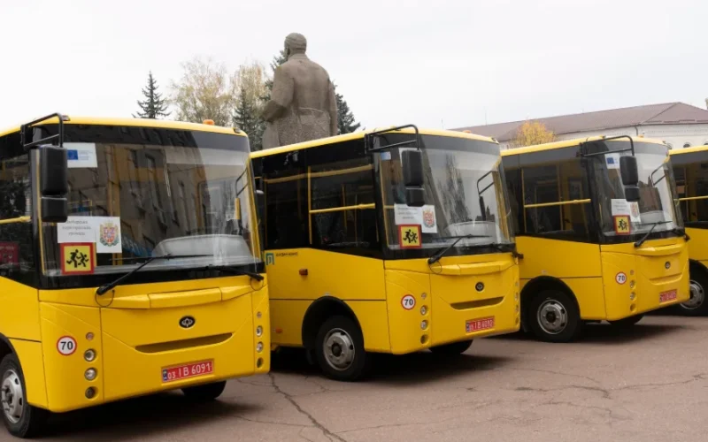 Овруцькій громаді передали новий шкільний автобус