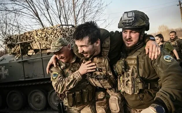 Військовий лікар із Коростеня збирає кошти на ремонт евакуаційного транспорту