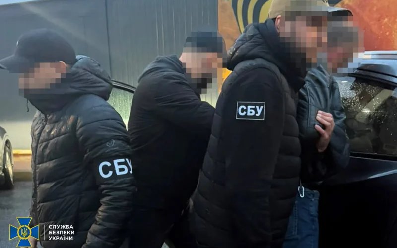 За 2500 доларів знімали чоловіків із розшуку ТЦК: на Житомирщині викрили керівника КП та директора фірми
